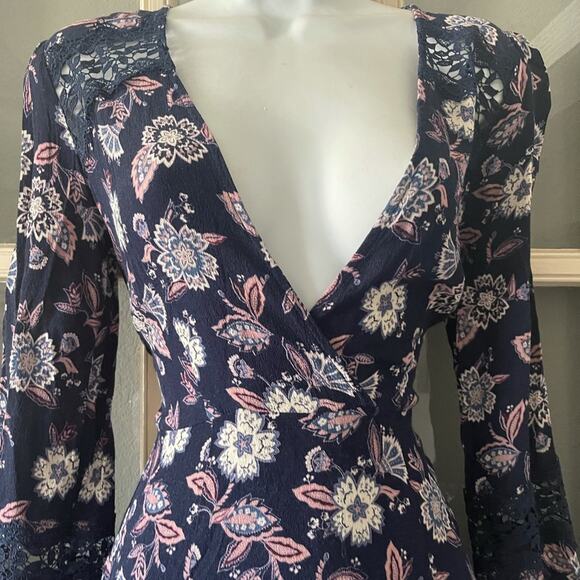 ASTR The Label Floral Dress - Picture 4 of 9
